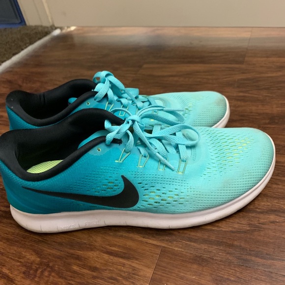 Nike shoes! - Picture 2 of 4